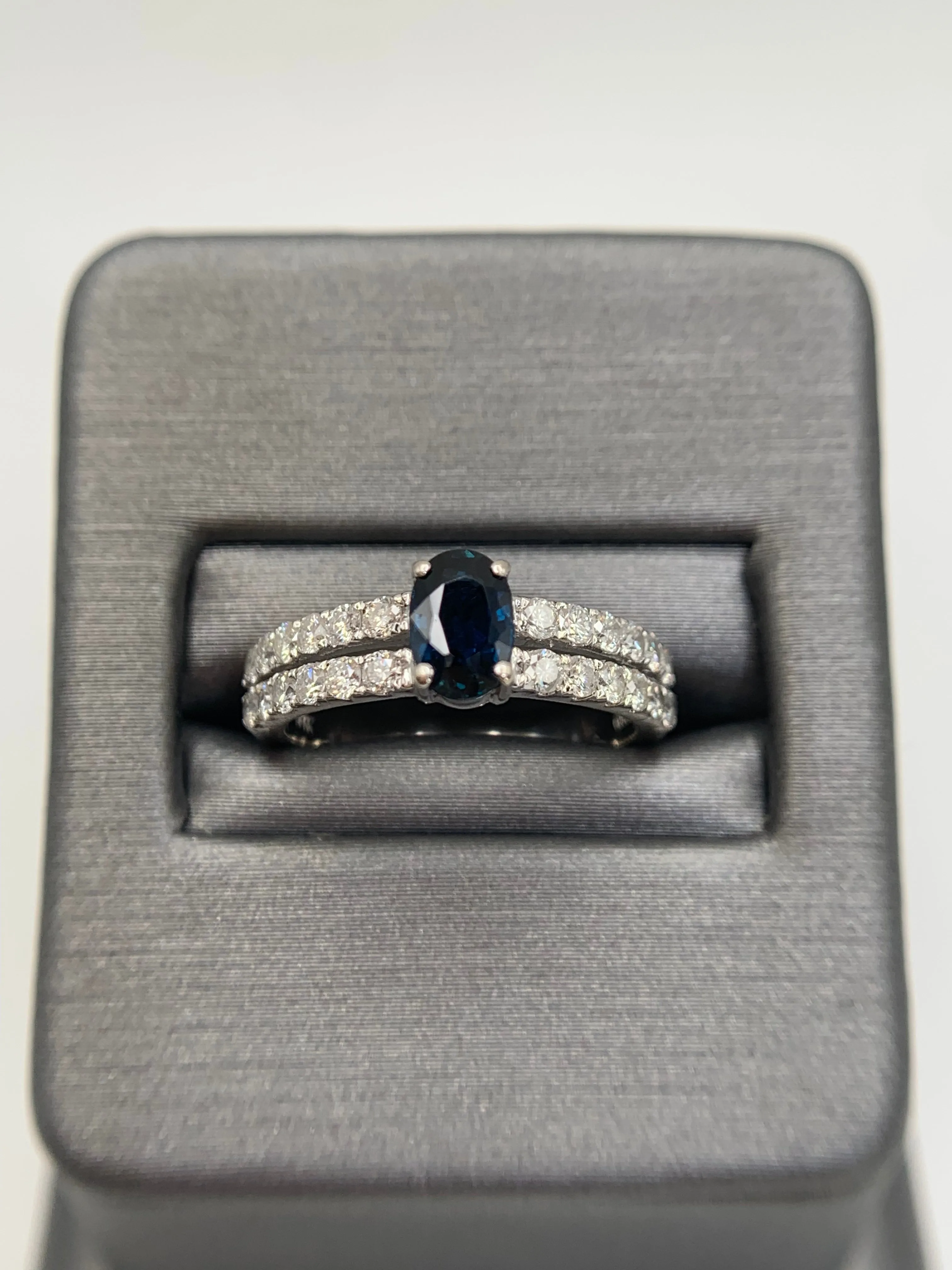 14K White Gold Sapphire & Diamond Ring (Sapphire 0.43ct/ Diamonds 0.48tcw)