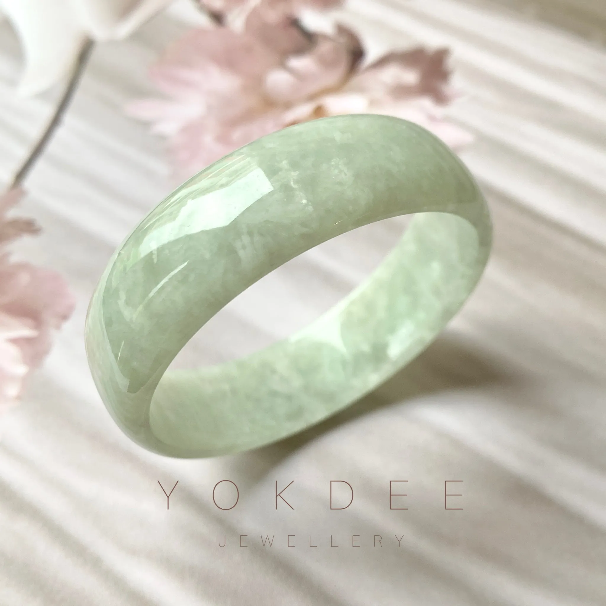 49.4mm A-Grade Natural Light Green Jadeite Modern Round Bangle No.151331