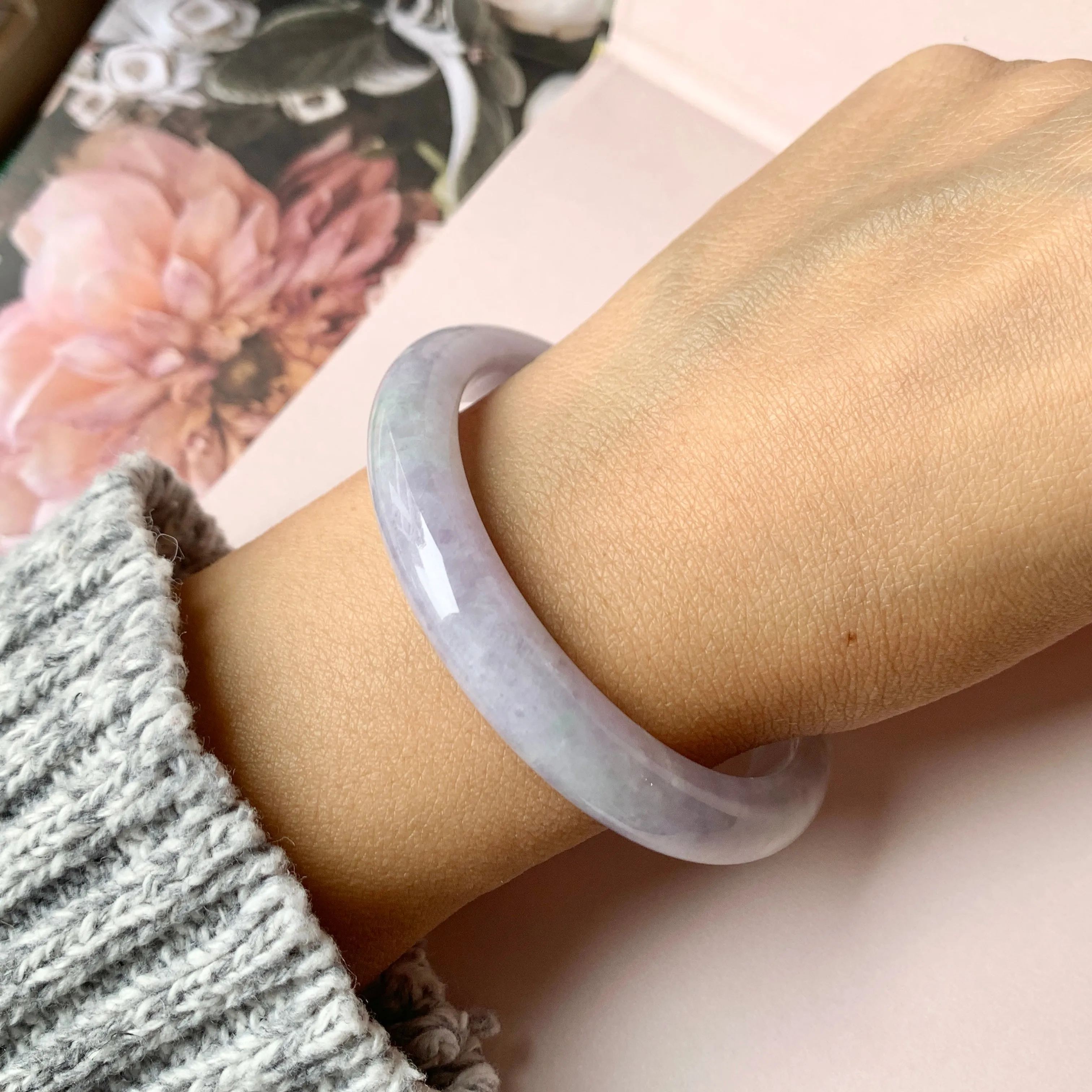 55.5mm A-Grade Natural Lavender Jadeite Modern Round Bangle No.152834