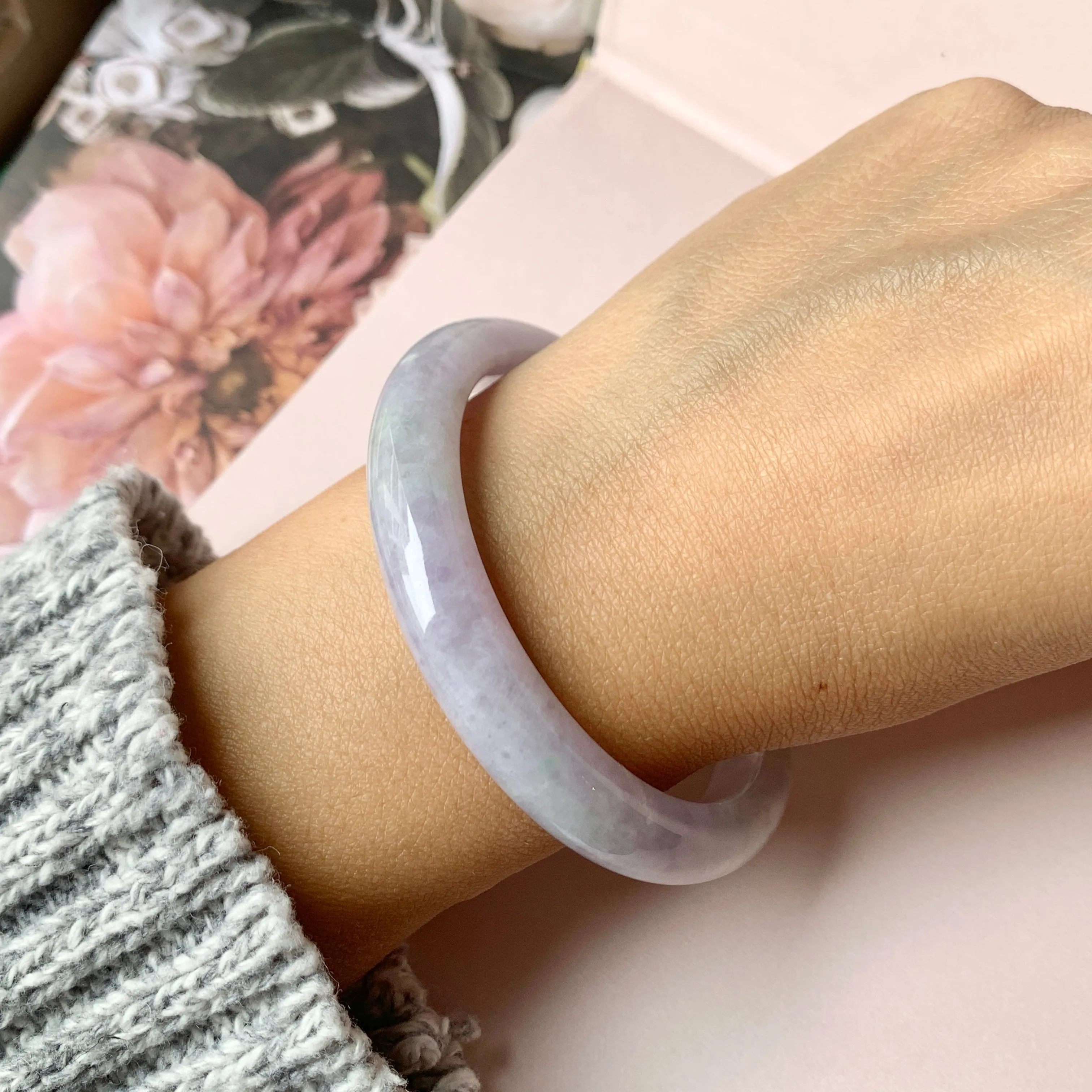 55.5mm A-Grade Natural Lavender Jadeite Modern Round Bangle No.152834