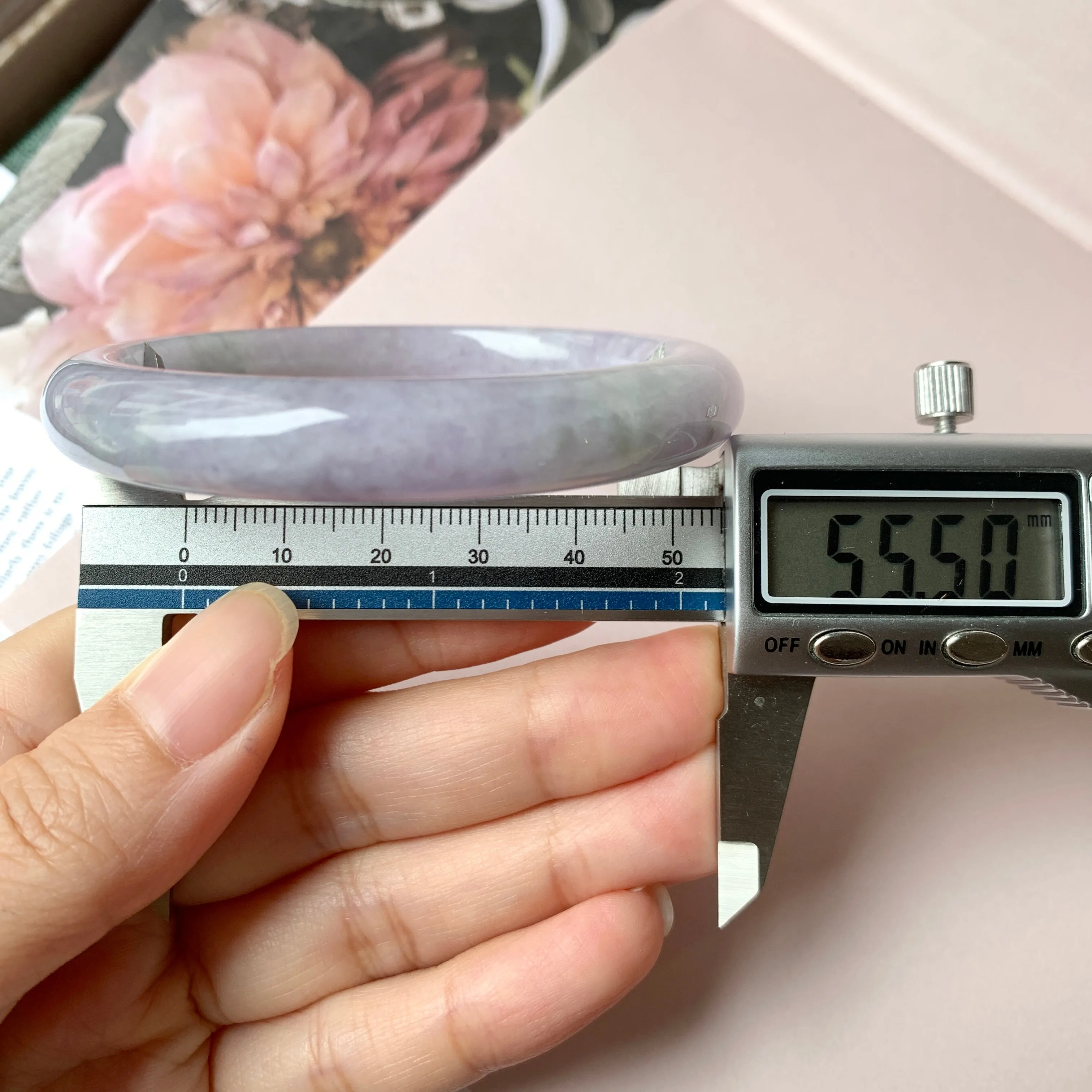 55.5mm A-Grade Natural Lavender Jadeite Modern Round Bangle No.152834