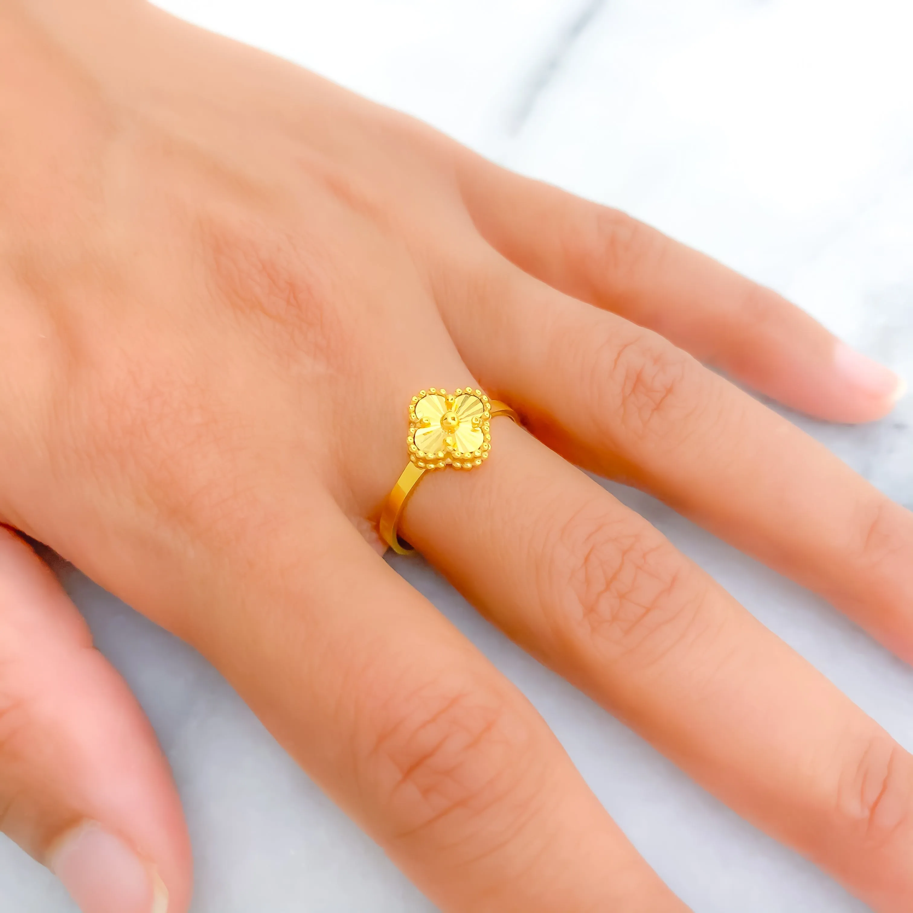 Beautiful Luminescent 21k Gold Clover Ring - Size 8