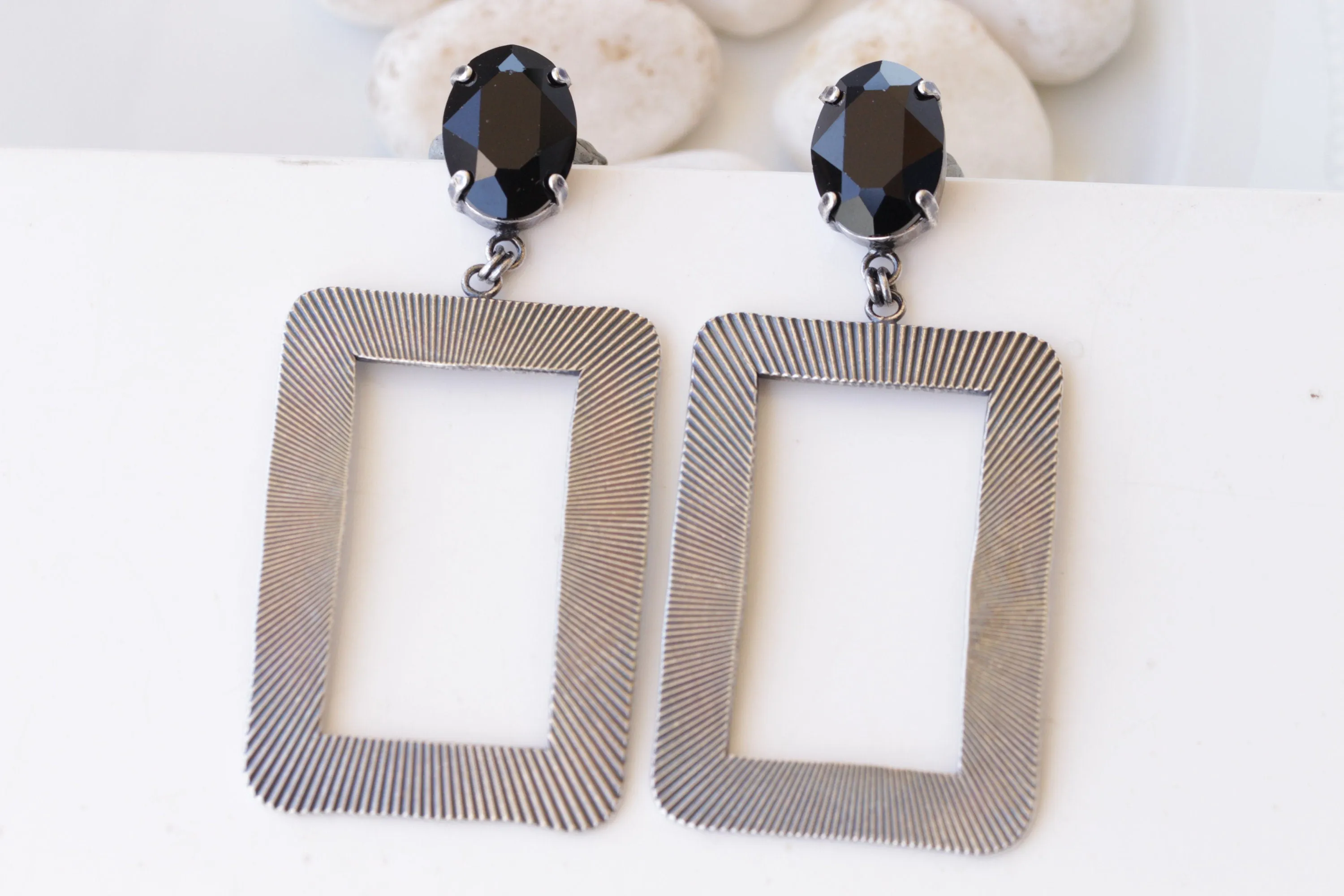 BLACK STATEMENT EARRINGS