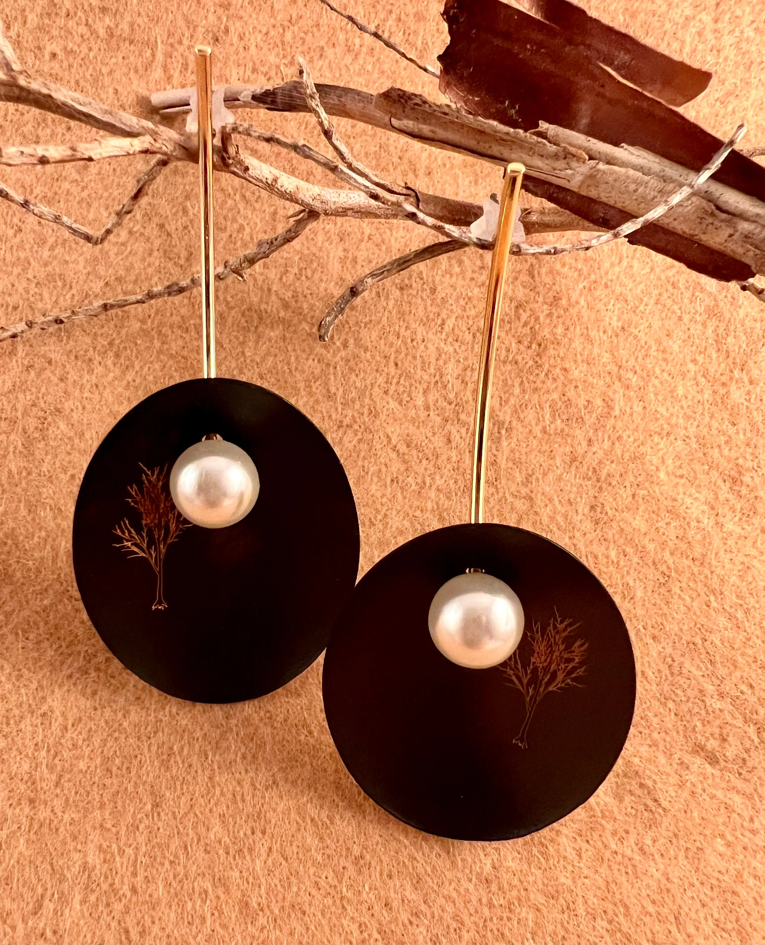 Concave Pearl Drop Earrings