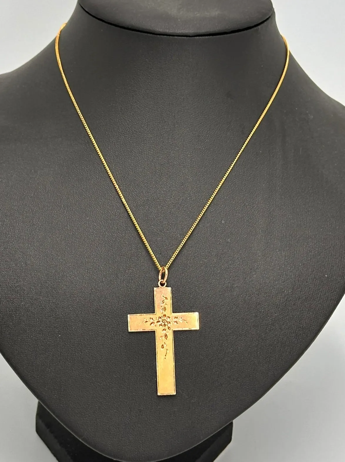 Exquisite 9ct Yellow Gold Cross Pendant - Timeless Elegance & Craftsmanship