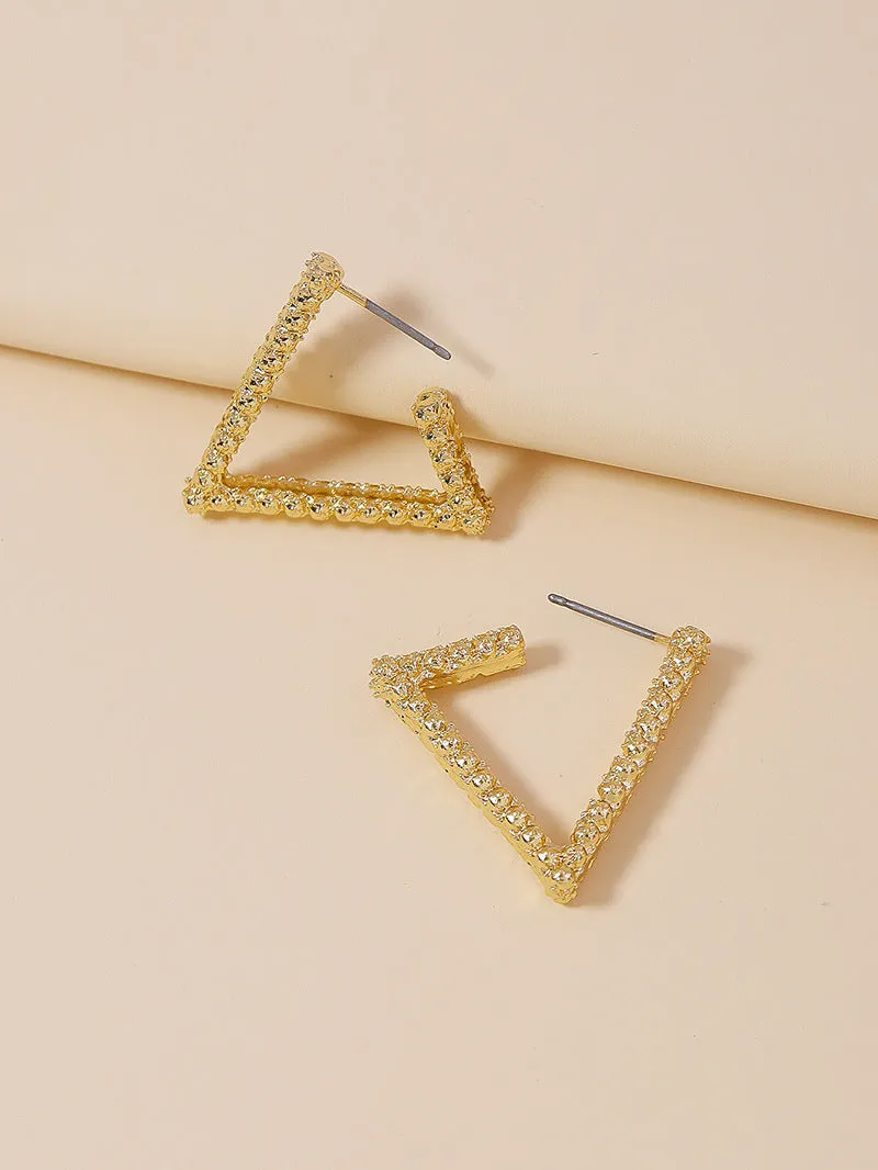 Modern Elegance: Stylish Metal Earrings with Geometric Shapes and Unique Design