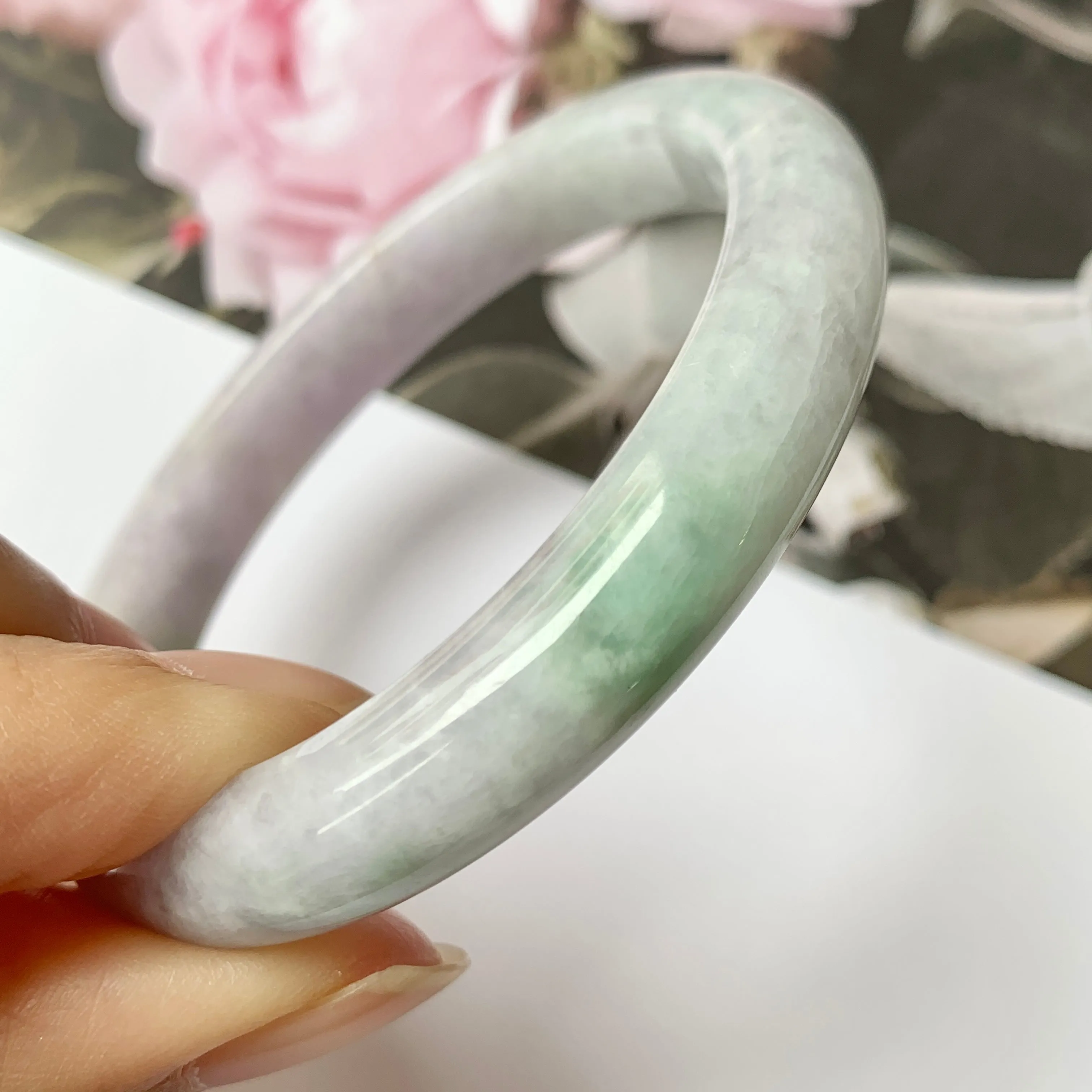 SOLD OUT: 53.8mm A-Grade Natural Lavender Jadeite Modern Round Bangle No.151839