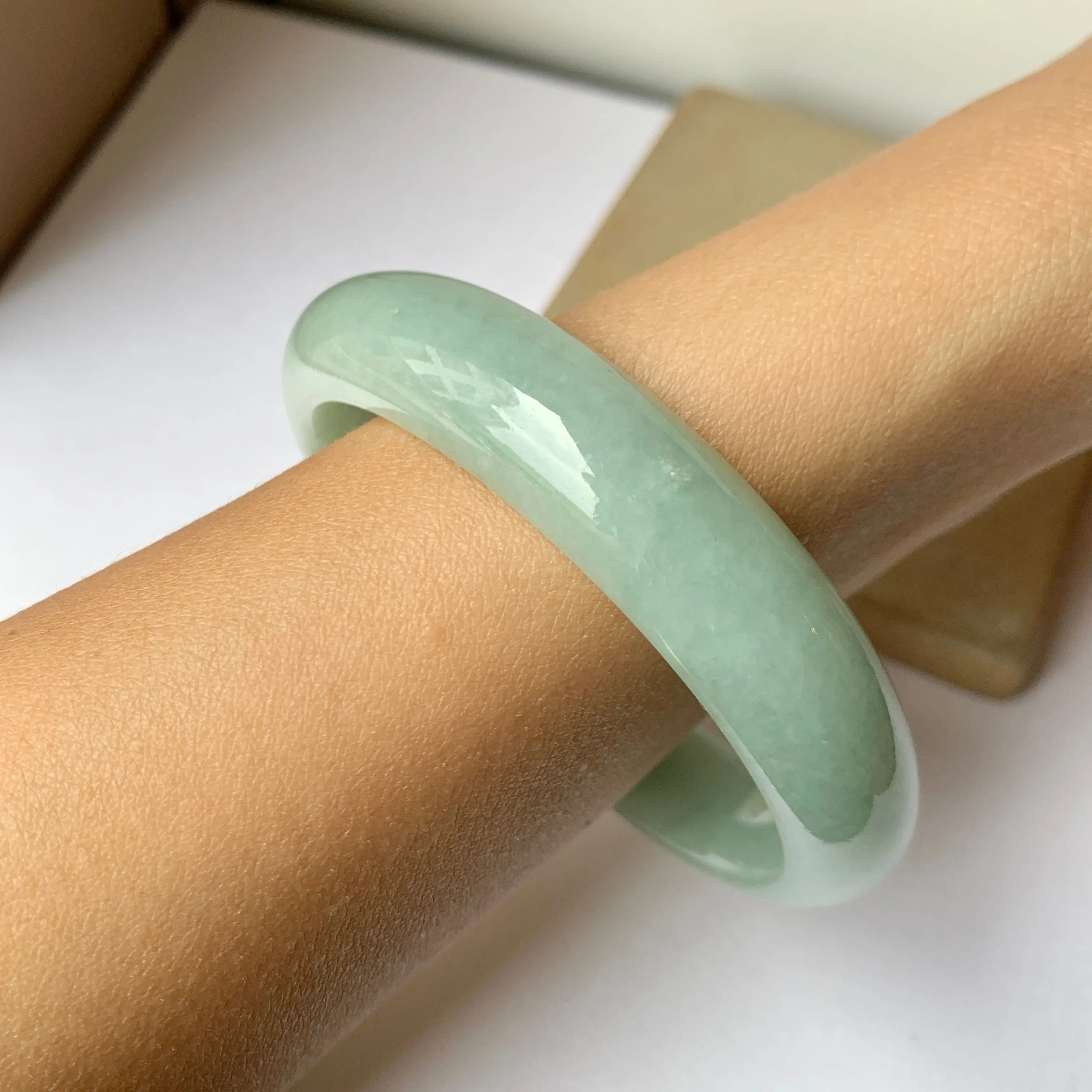 SOLD OUT: 58.8mm A-Grade Natural Green Jadeite Modern Round Bangle No.151658