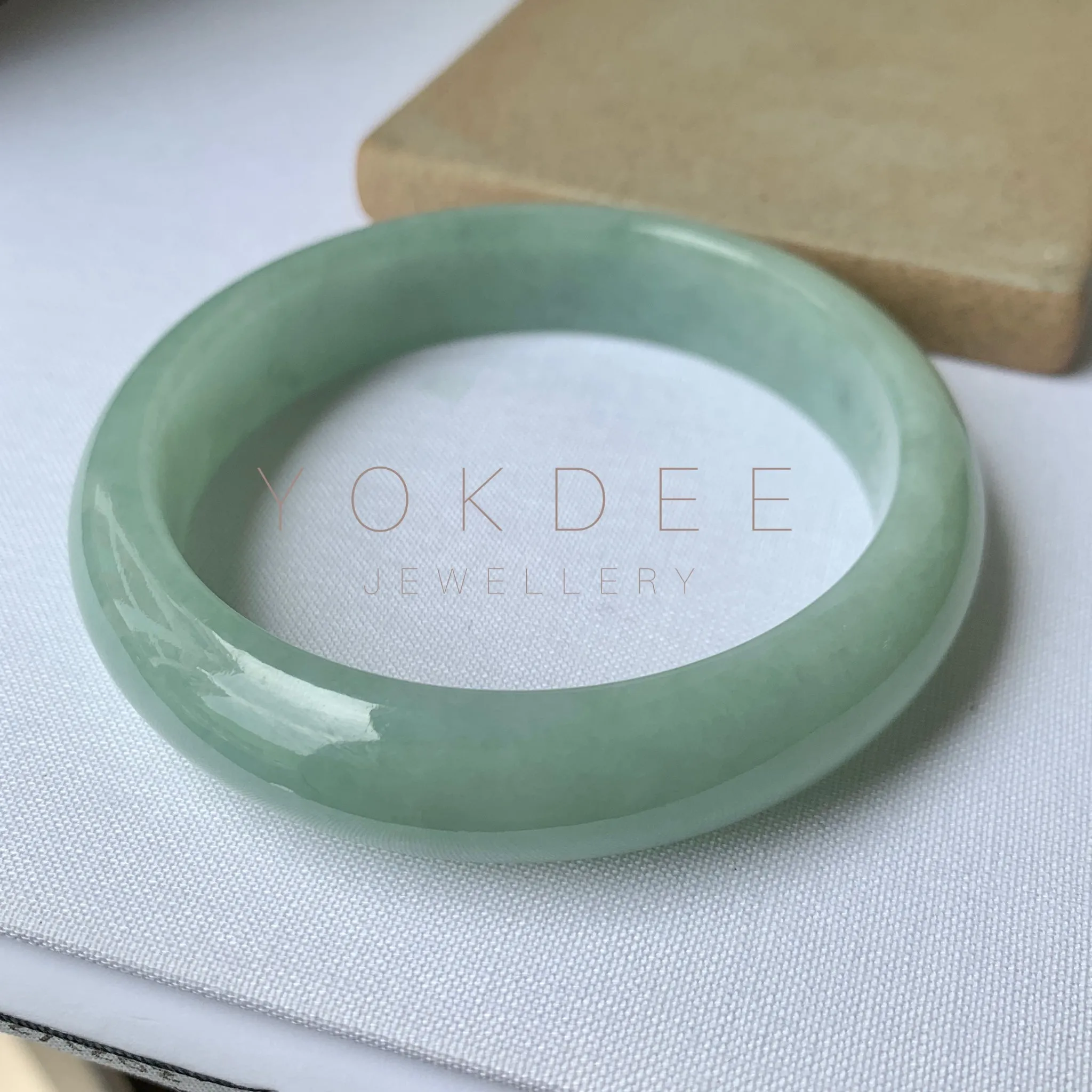 SOLD OUT: 58.8mm A-Grade Natural Green Jadeite Modern Round Bangle No.151658