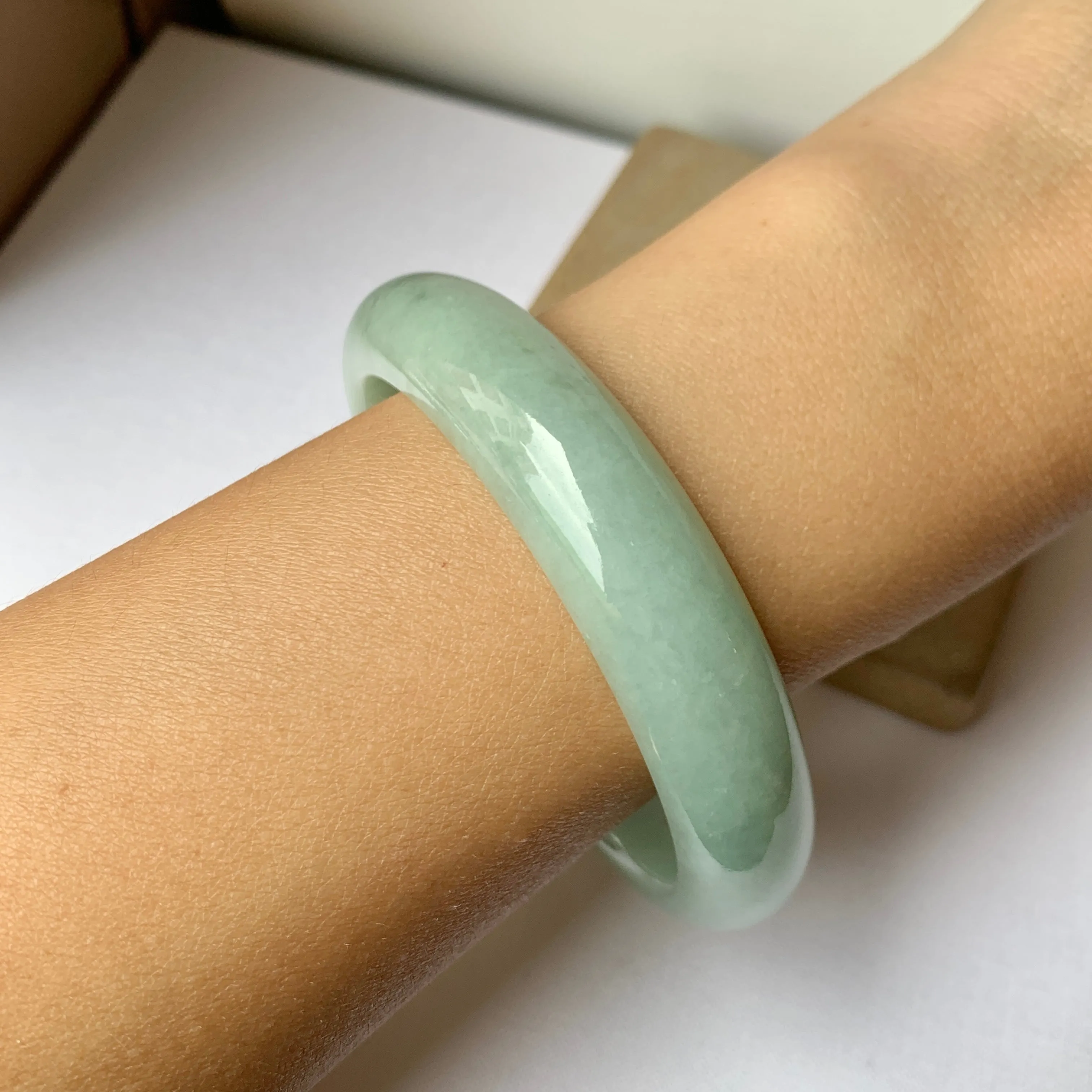 SOLD OUT: 58.8mm A-Grade Natural Green Jadeite Modern Round Bangle No.151658