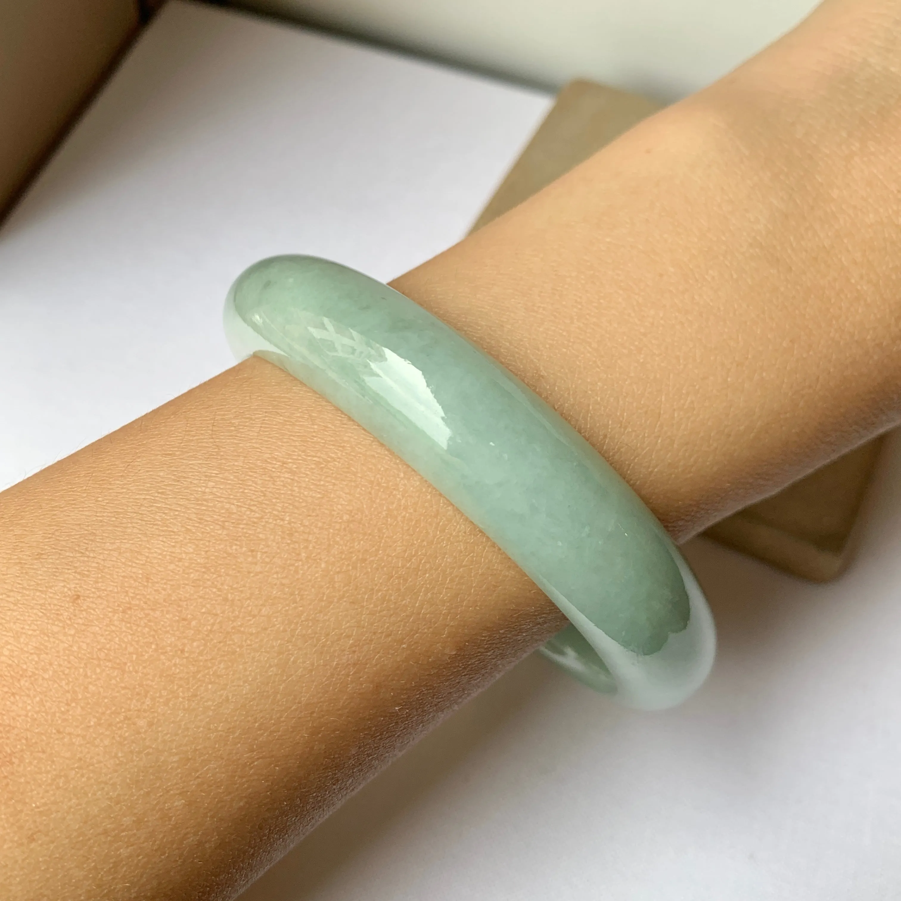 SOLD OUT: 58.8mm A-Grade Natural Green Jadeite Modern Round Bangle No.151658