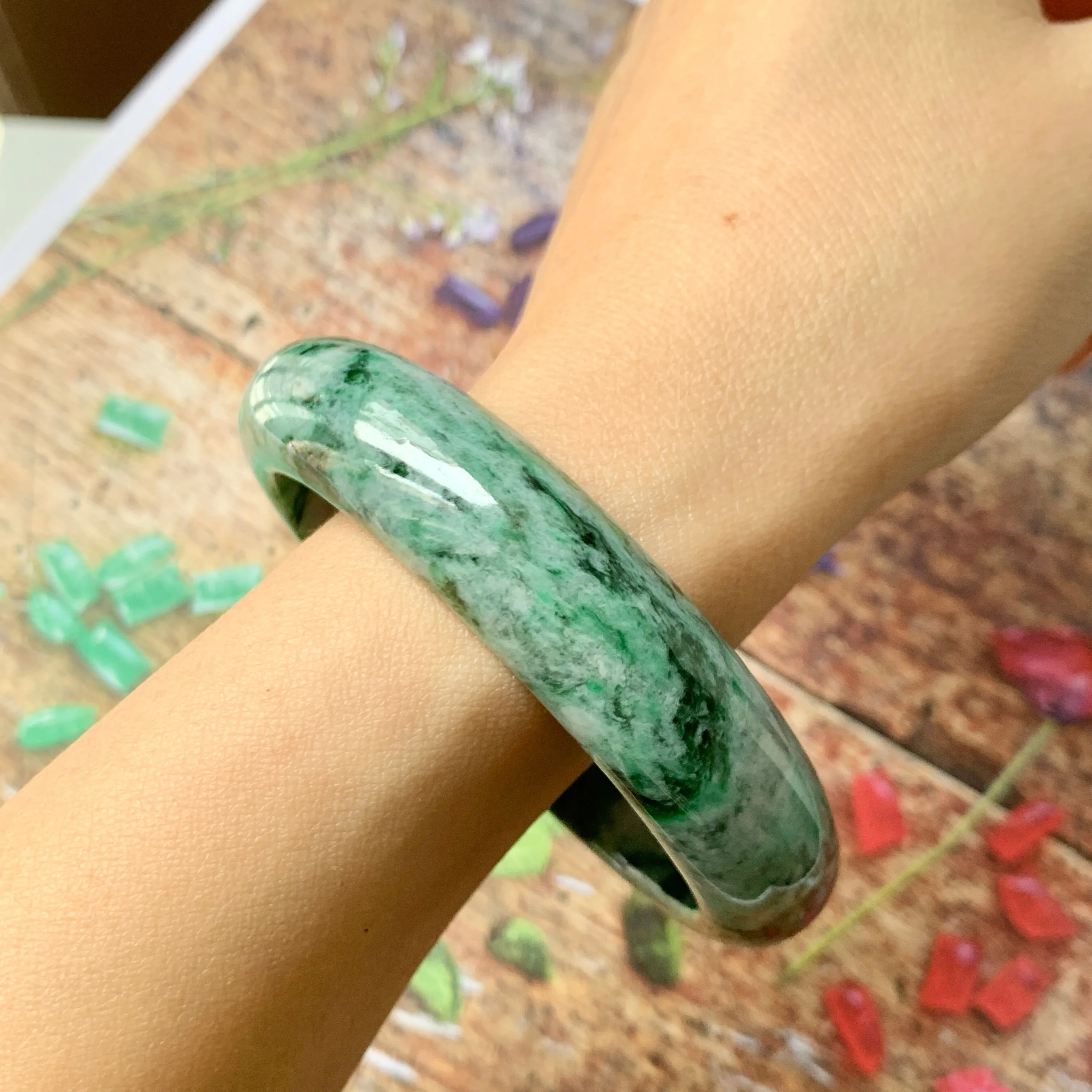 SOLD OUT: 59.1mm A-Grade Natural Floral Jadeite Modern Round Bangle No.151613