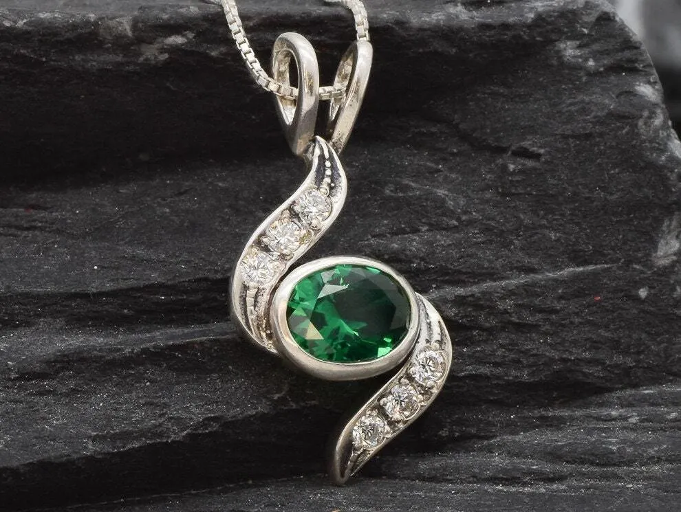 Vintage Emerald Pendant - Unique Emerald Necklace - Green Oval Necklace