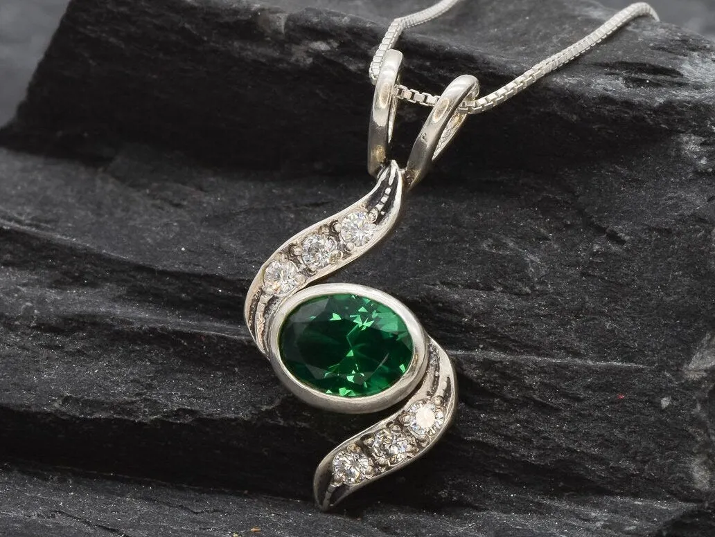 Vintage Emerald Pendant - Unique Emerald Necklace - Green Oval Necklace